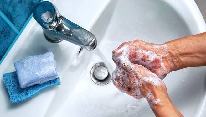 mycie rąk od pasożytów